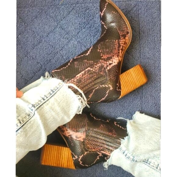 SNAKE SKIN MULTICOLOR BEAUTIFUL LADIES BOOTS SZ 6 - Picture 4 of 10
